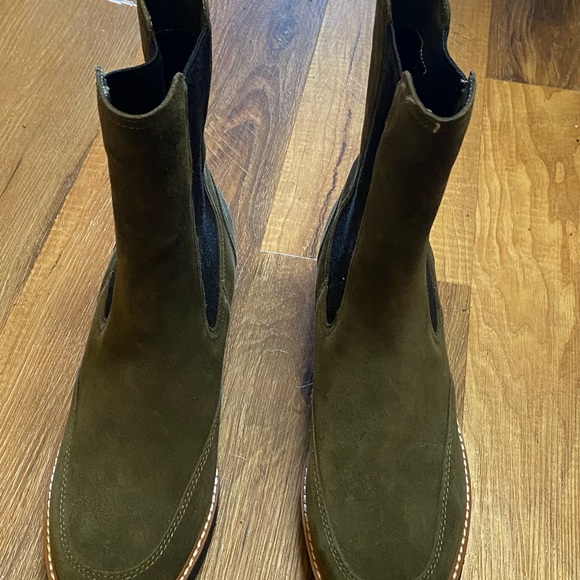 New Women’s Naturalizer Green Suede Leather Boots size 8 - Picture 1 of 7